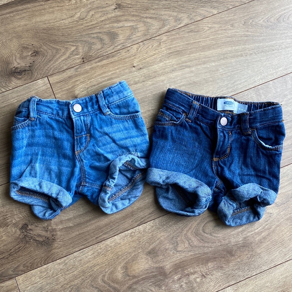 Toddler girl jean shorts (2 pairs) size 18-24 months